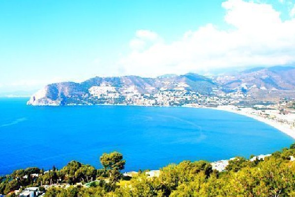 Playas de Granada con encanto tropical