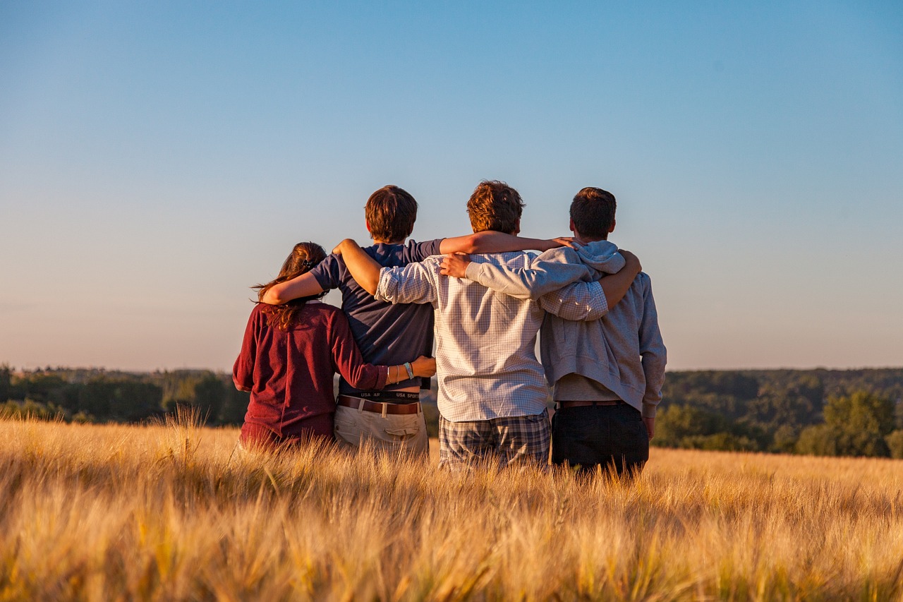 grupo de jovenes durante vacaciones en La Rioja