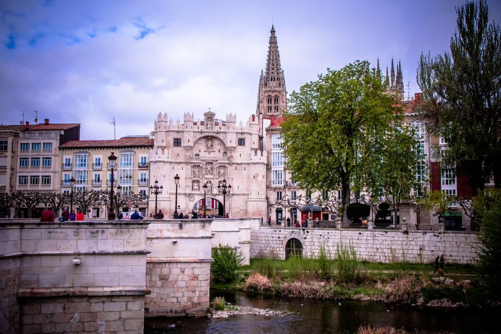 Casas rurales en Burgos perfectas para los amantes del turismo activo: la mejor opción para unas vacaciones en contacto con la naturaleza