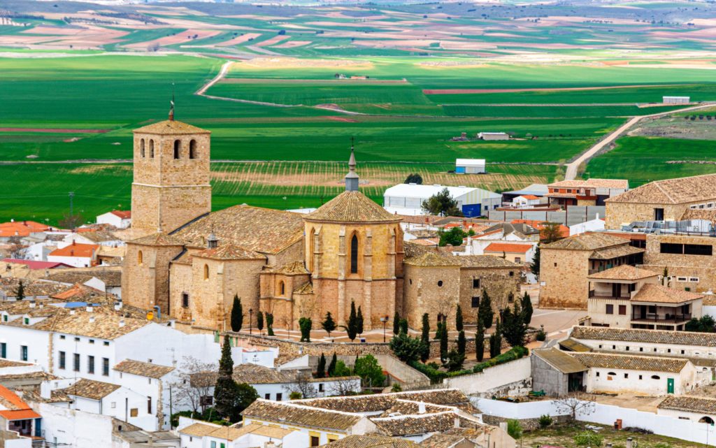 Descubre la provincia de Cuenca en verano: historia, naturaleza y gastronomía en un solo lugar.