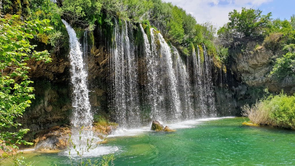 Descubre los pueblos más encantadores de Teruel para unas vacaciones familiares inolvidables