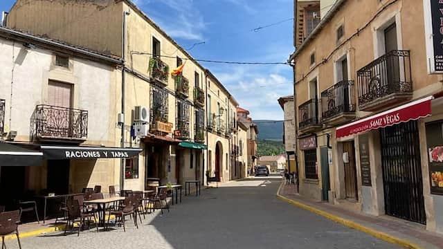 Descubre el encanto de Prádena: historia, naturaleza y tradiciones en Segovia.