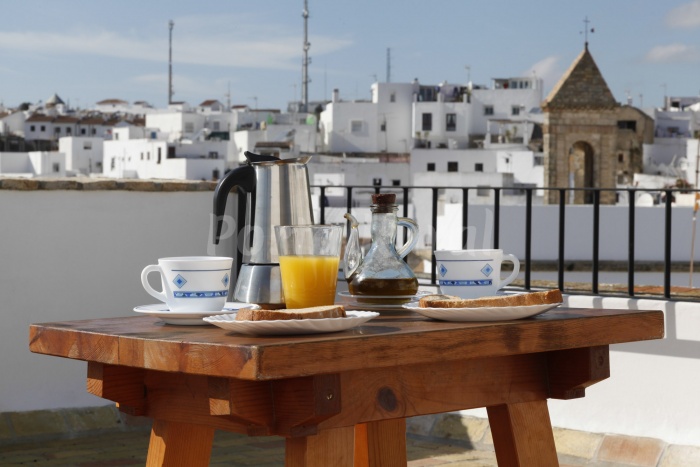 Encanto Andaluz en Vejer de la Frontera: Historia, Playas y Gastronomía