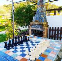 Barbacoa y mesa de ajedrez