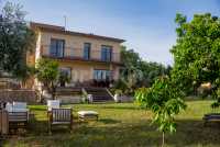 Casa con jardín