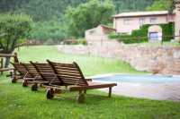 Piscina y Cal Pasqual al fondo