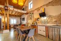 Salón comedor con chimenea