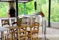 Terraza de verano con barbacoas