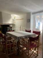 Comedor con chimenea