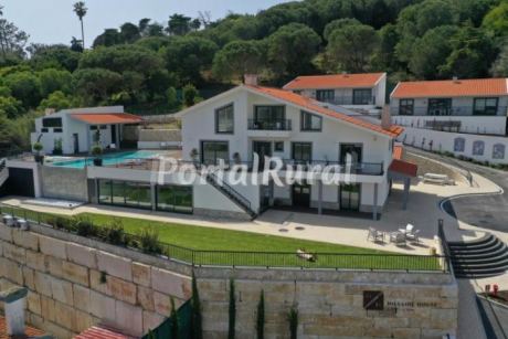 Hillside House Suites & Spa