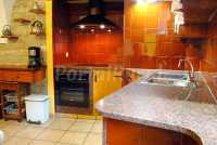 cocina completamente equipada