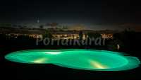 Vistas nocturnas piscina