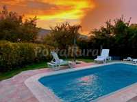 Atardecer en la piscina privada