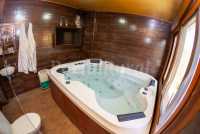 baño con jacuzzi