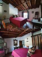 Dormitorio con cama doble