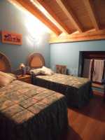 Dormitorio con dos camas