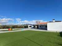 Vista exterior cortijo y jardin